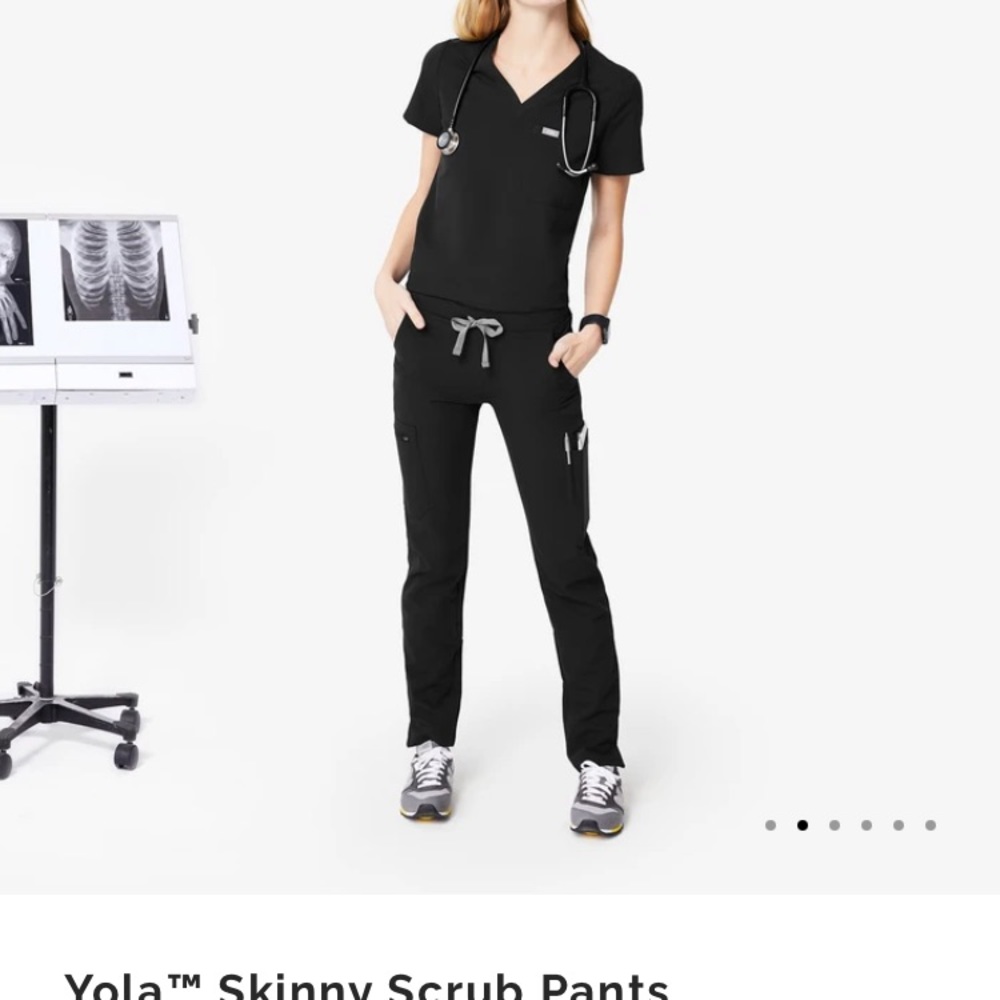Figs Yola skinny scrub pant in XS petite